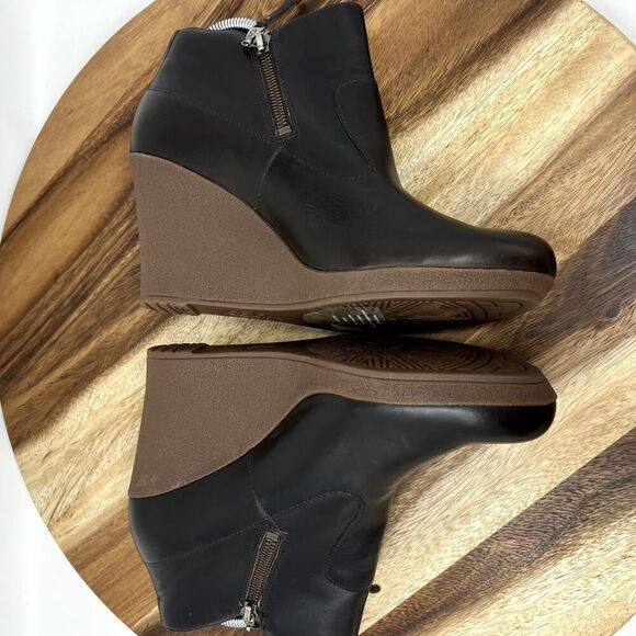 UGG Black and Brown Ankle Boots - Picture 7 of 12